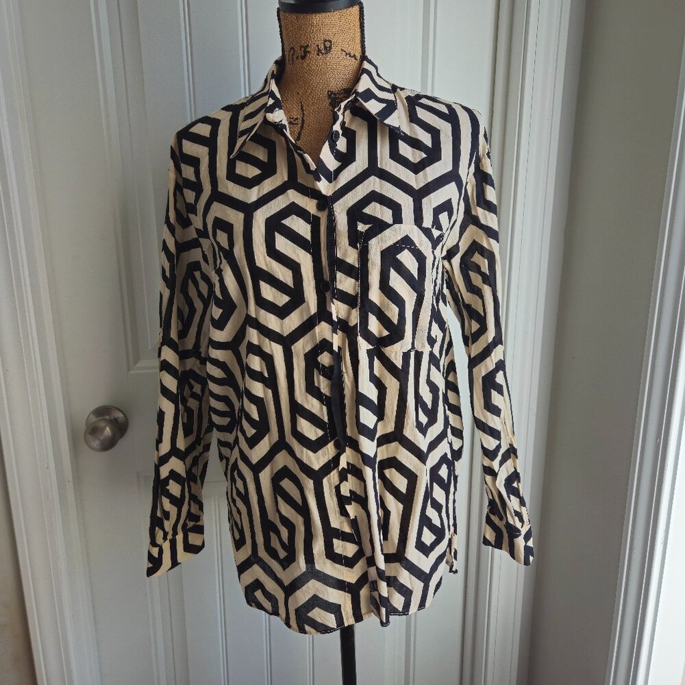 ZARA Black and Cream Geometric Print Button-down. Size M